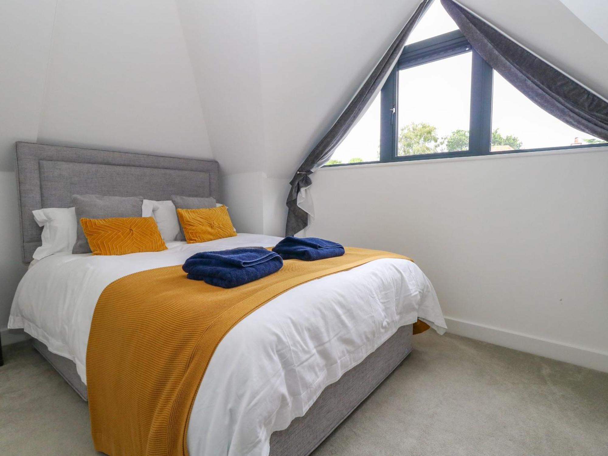 66A Danecourt Road Villa Poole Bagian luar foto