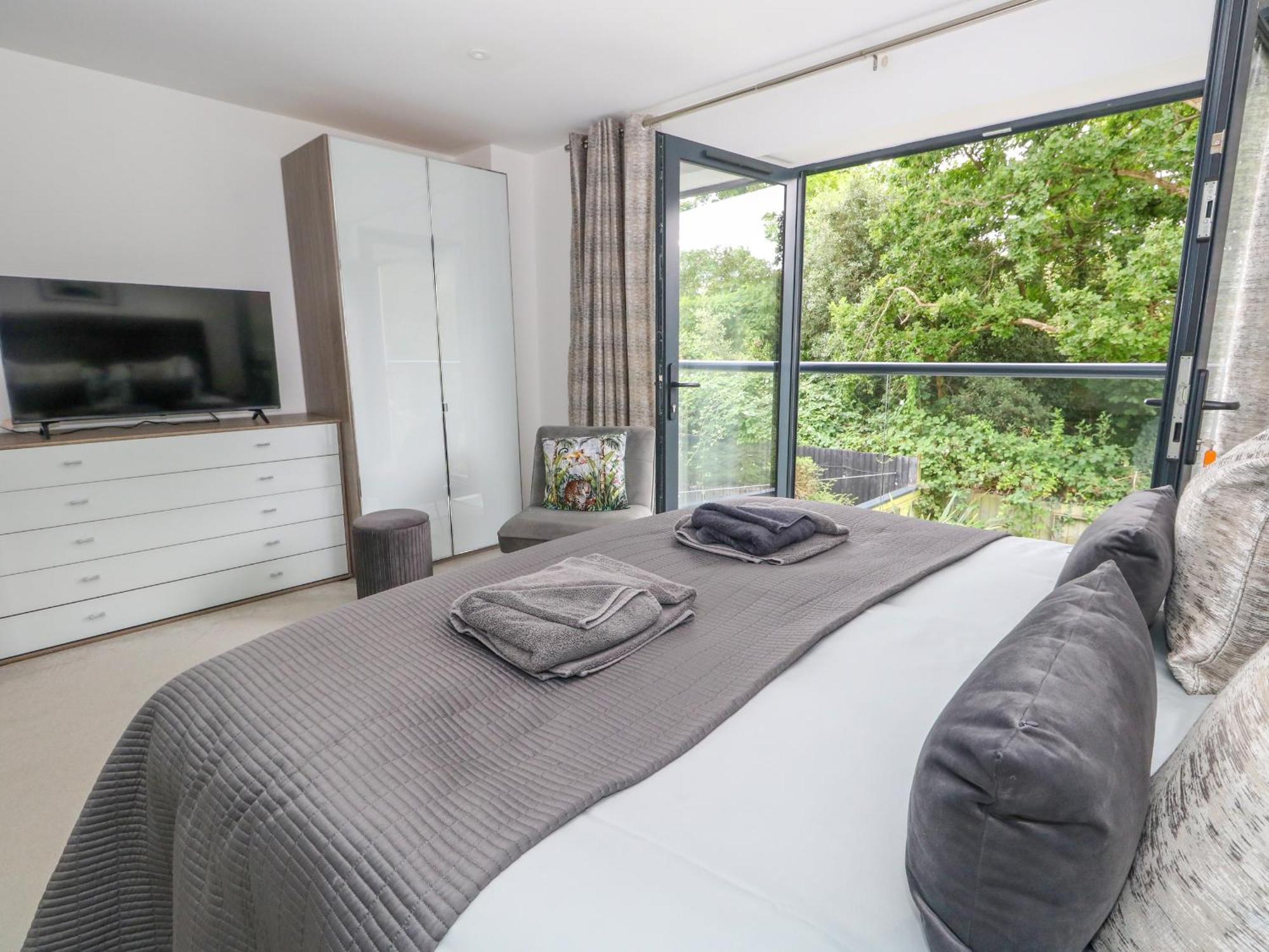 66A Danecourt Road Villa Poole Bagian luar foto